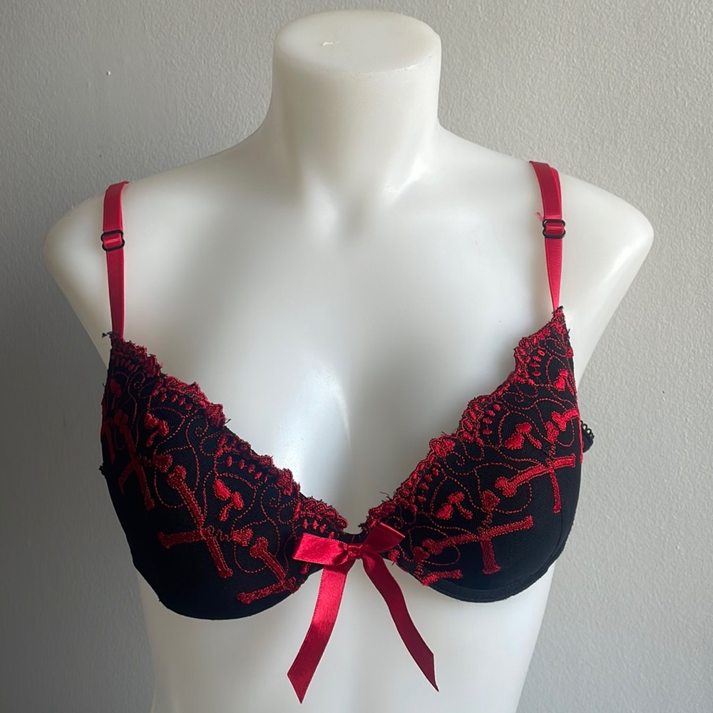 Black & Red Skull Bra 36C